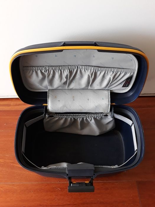 Mala de viagem pequena e segura em plástico rígido