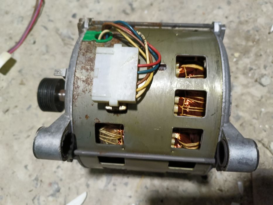 Продам двигун до пральної машинки indesit