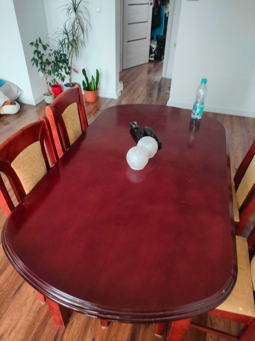 Rozkładany stół z 4 krzeslami