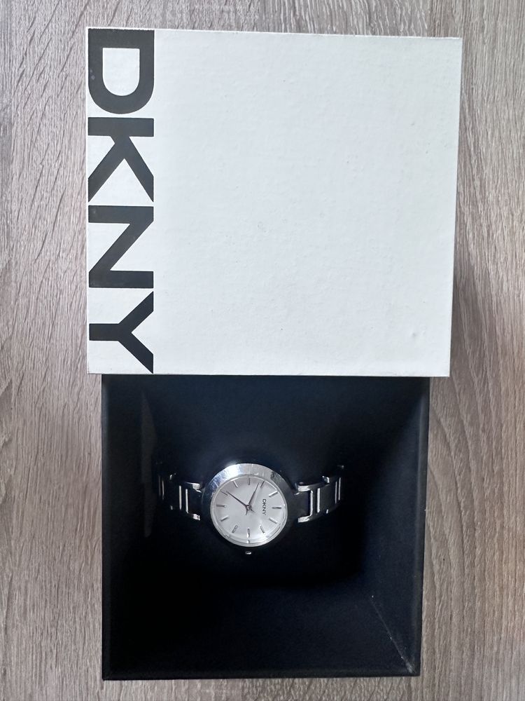 Zegarek DKNY damski – stal szlachetna
