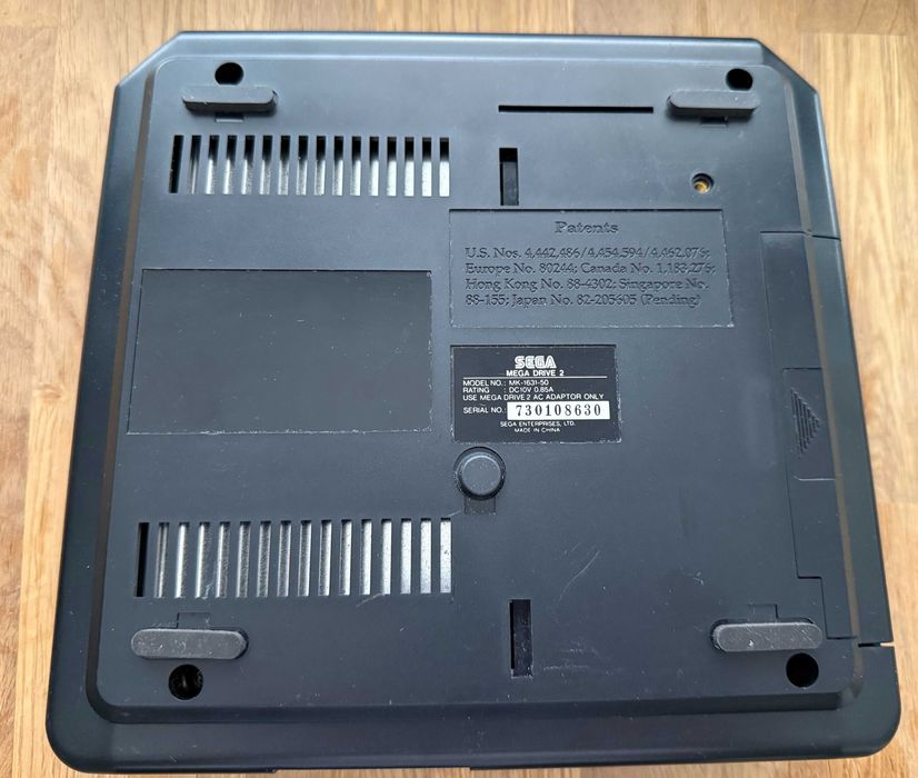 Konsola Sega Mega Drive 2 + Sega Mega CD 2 + 2 pady + SCART + 8 gier