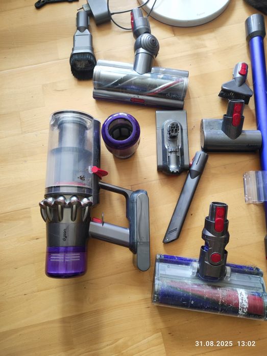 Dyson v17 pełen zestaw uszkodzony