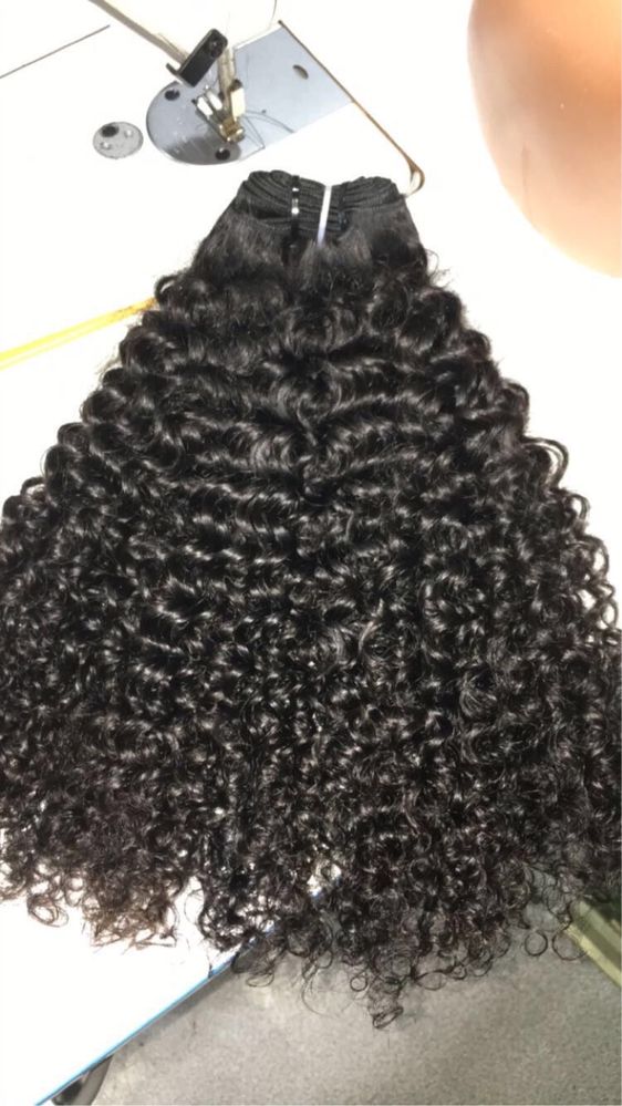 Cabelo humano cacheado cada 100 gramas 60€