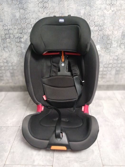 Автокрісло chicco gro up 123