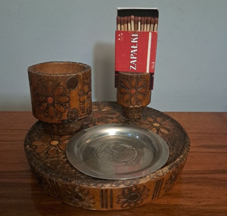 Zestaw dla palaczy pochodząca z Indii z ok 1930 roku