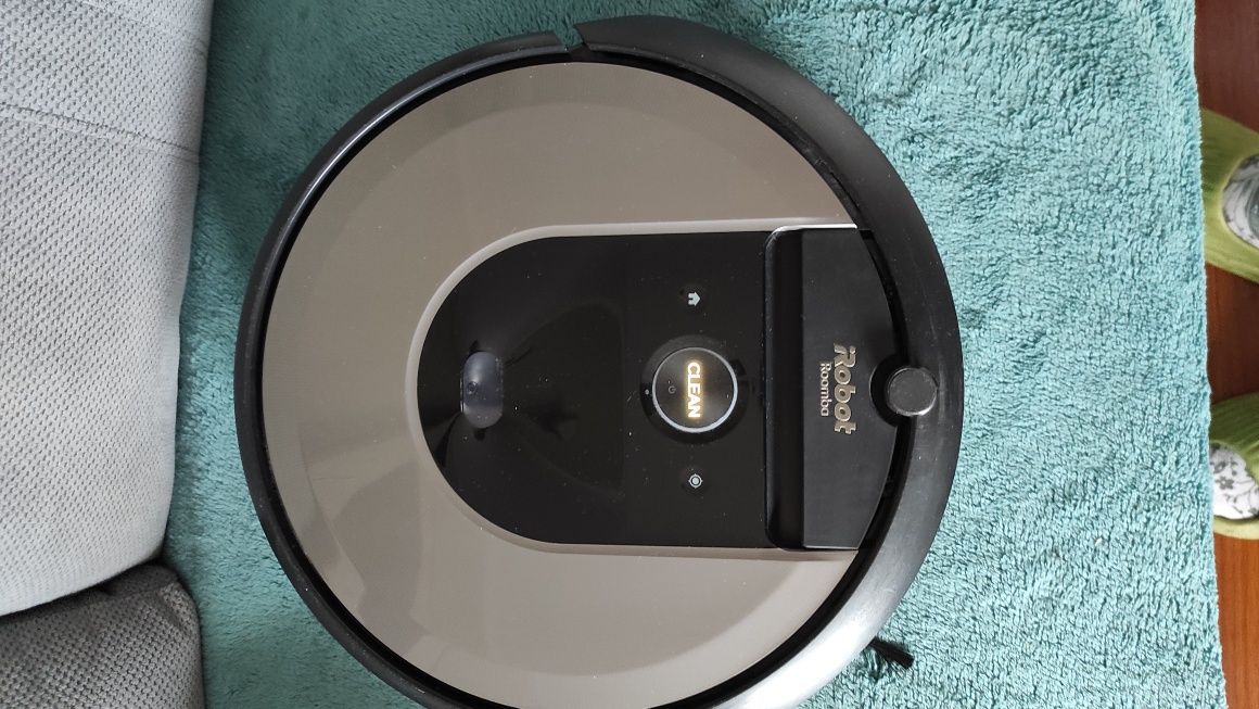 Robot roomba i7 + ze stacją oczyszczającą na gwarancji.