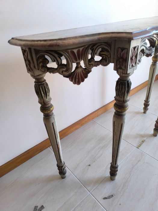 Consola clássica com tampo em mármore