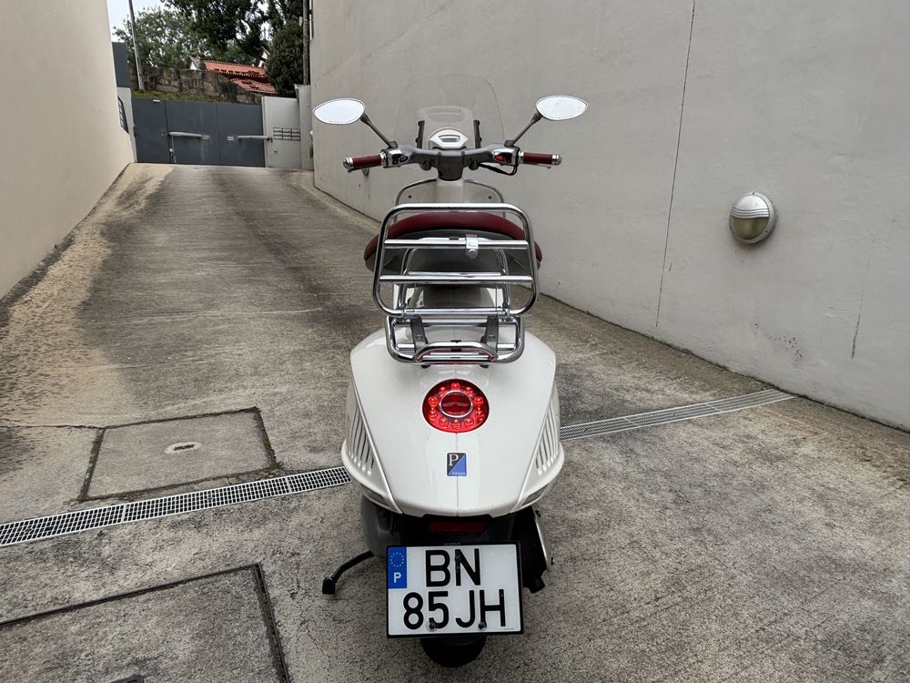 Vespa 946 ricordo italiano edicao limitada