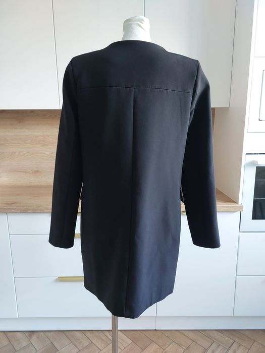 Reserved czarny płaszcz prosty klasyczny pudełkowy m