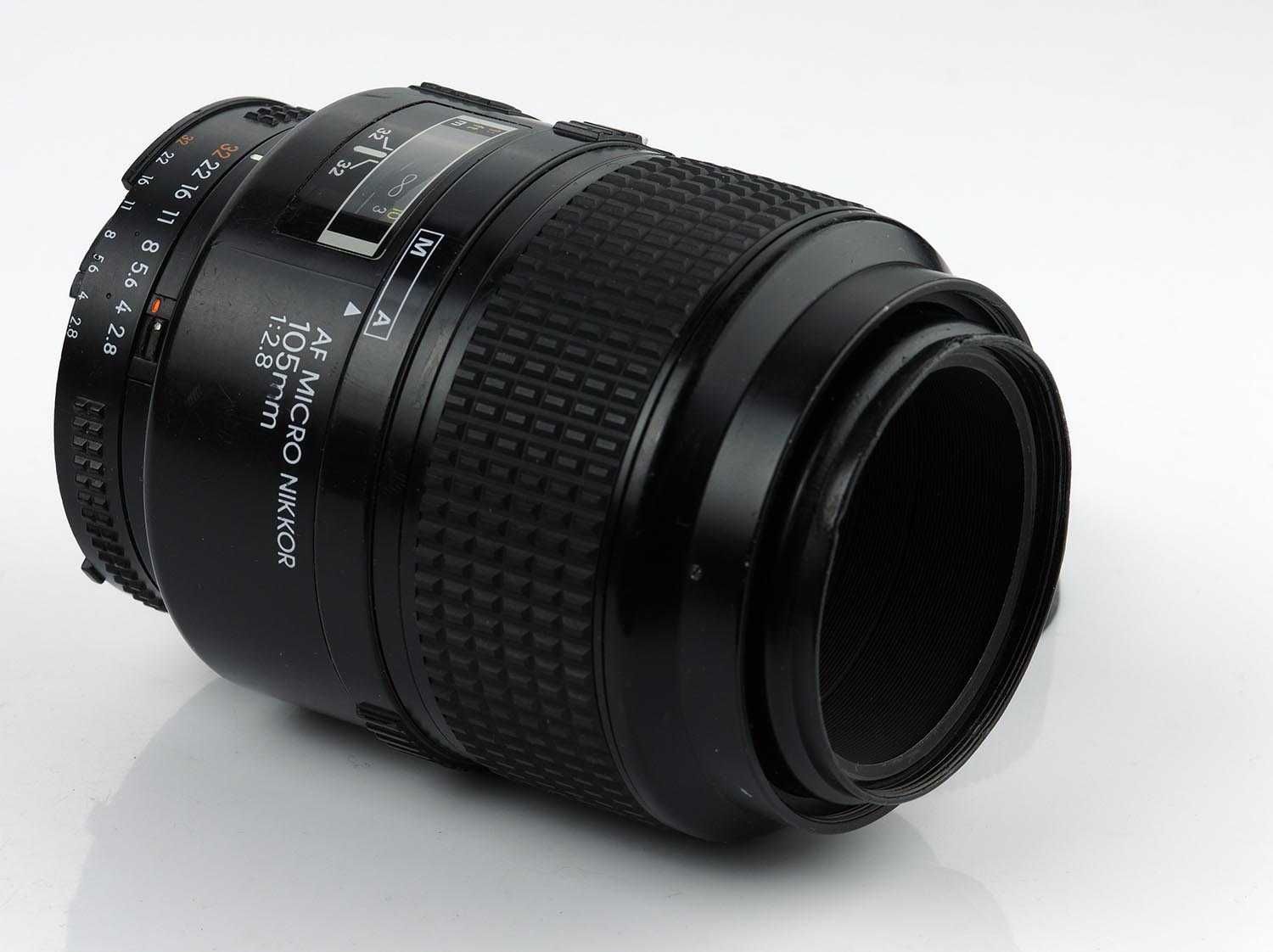 AF Micro Nikkor 105mm 1:2.8 - професійний макрооб'єктив