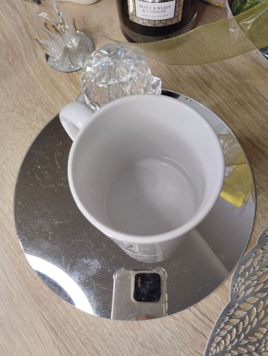 Świetny biały kubek z zabawnym napisem