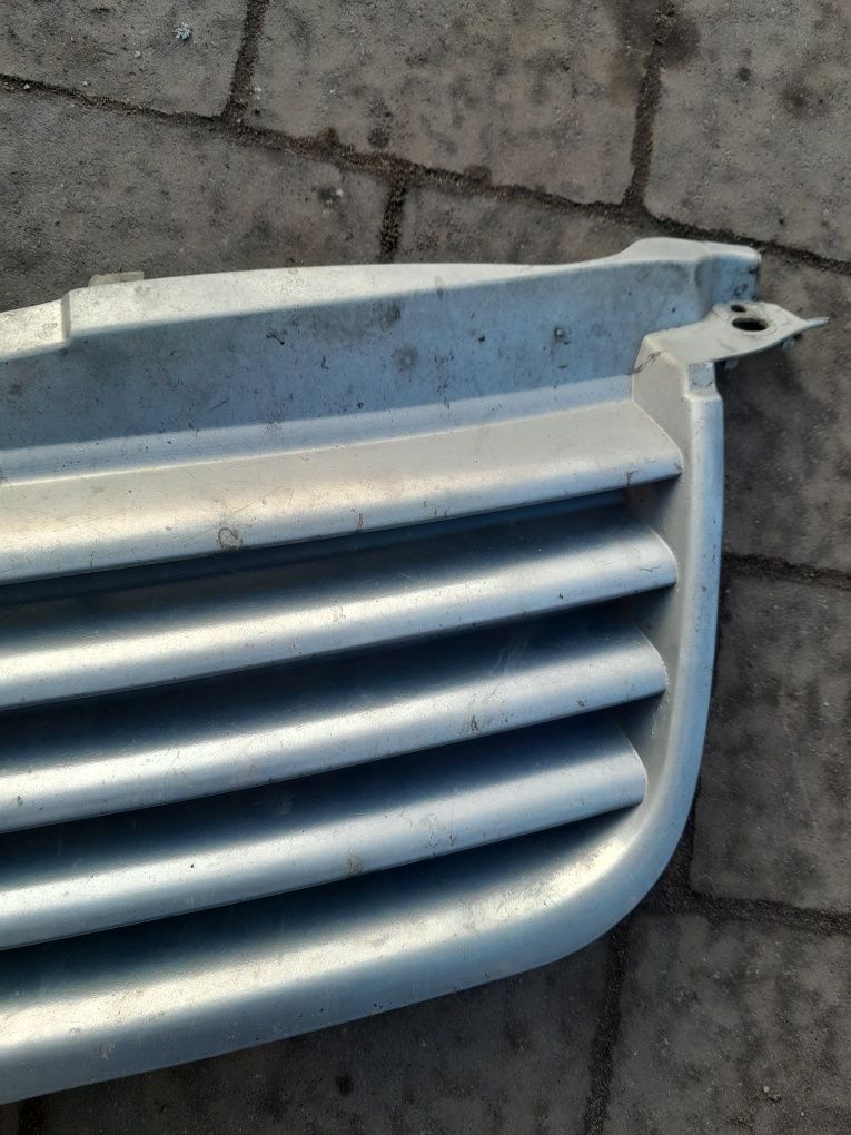 Grill bez znaczka passat b5 fl