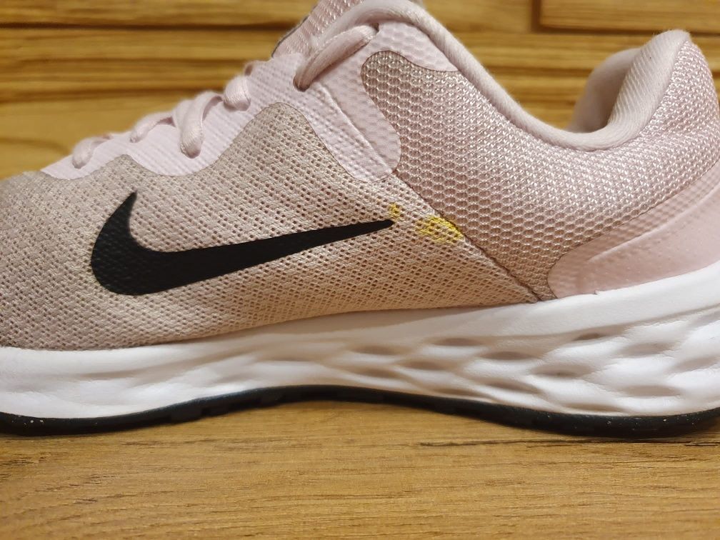 Nike Revolution 6, rozmiar 35,5