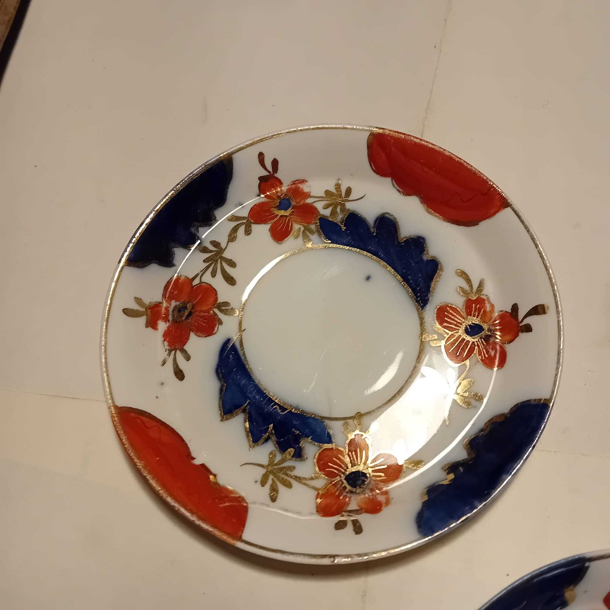 Três Chávenas de Café Antigas, pintadas à mão