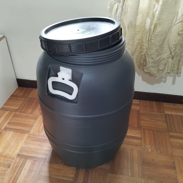 Bidão de 60 litros com tampa, novo
