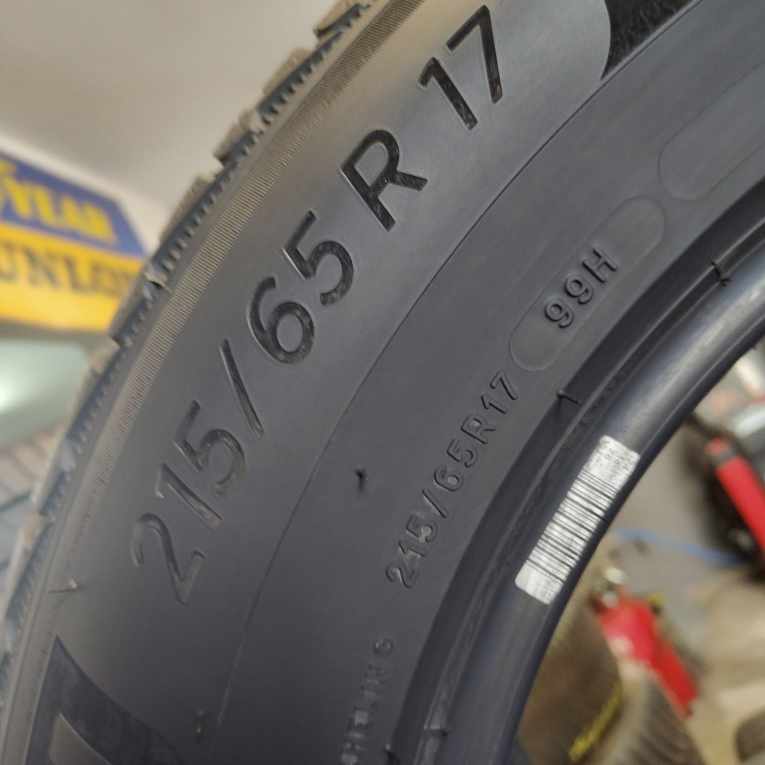 215/65/17 Sprzedam parę opon zimowych Michelin