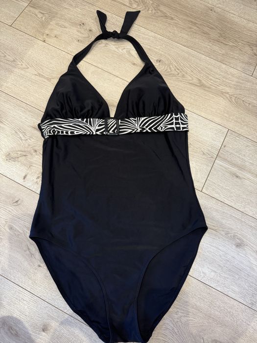 Чорний суцільний купальник 48-50 р