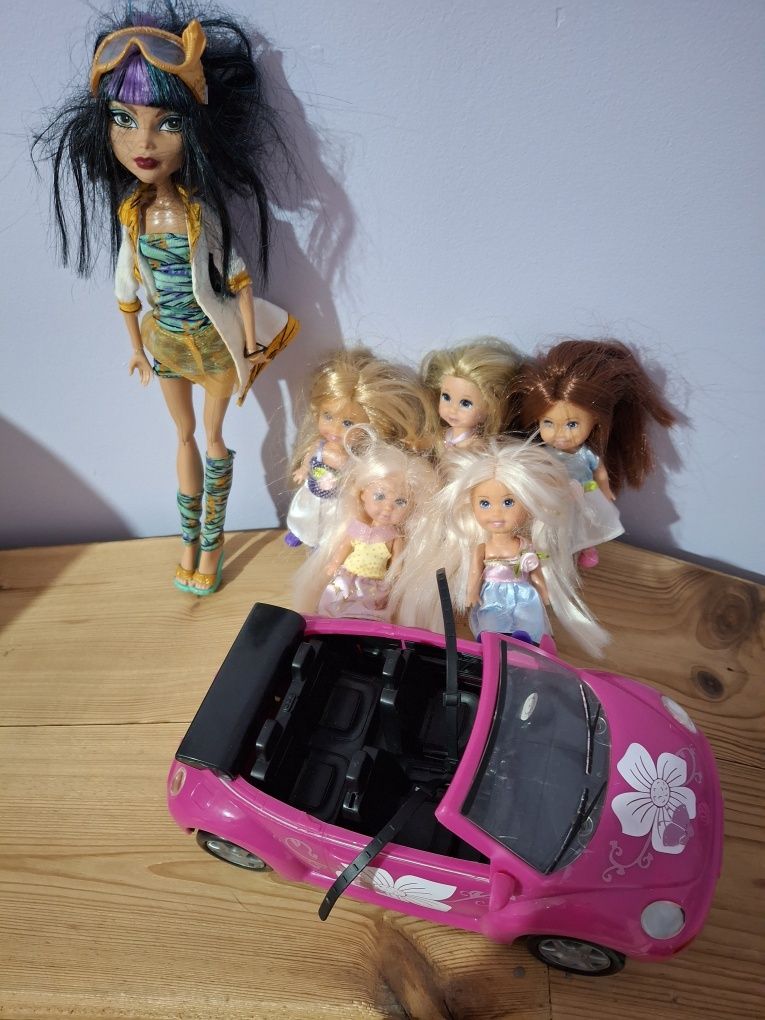 Domek dla lalek drewniany + mebelki + lalki + autko barbie