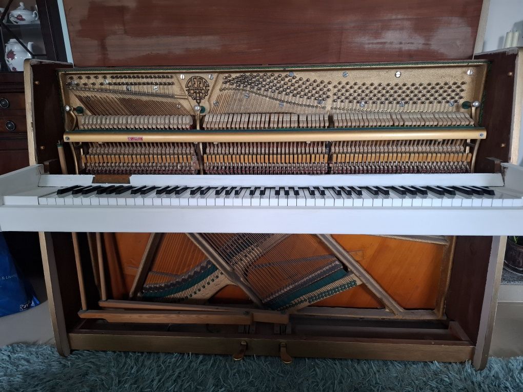 Pianino legnica sprzedam