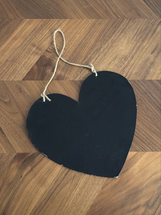 Czarna drewniana zawieszka serce tablica kredowa 20x24 cm, używana