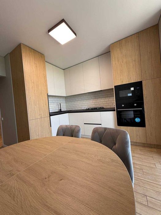 Велика 1 кімнатна квартира у новобудові