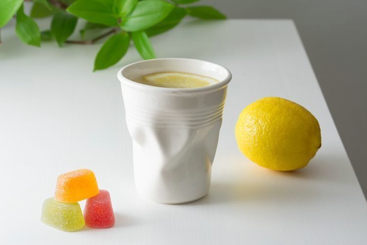 Porcelanowy zgnieciony kubek ILUZJA 290 ml