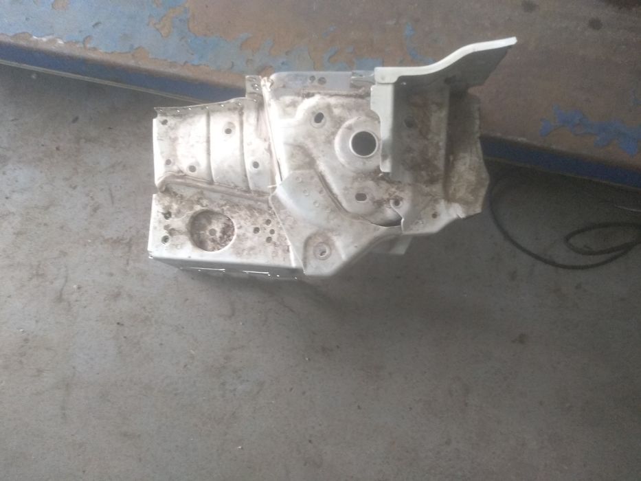 Правий стакан Ніссан рог