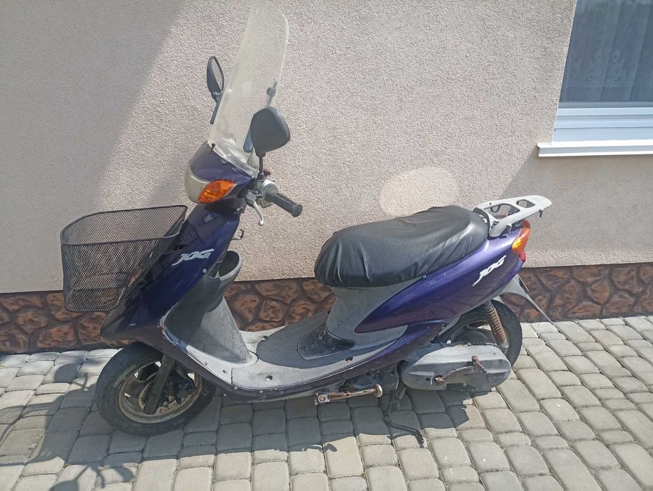 Скутер на реєстрації. Yamaha jog