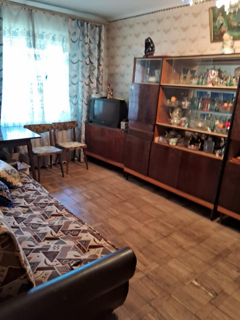 Продається однокімнатна квартира в зручному спальному райні Ракове.