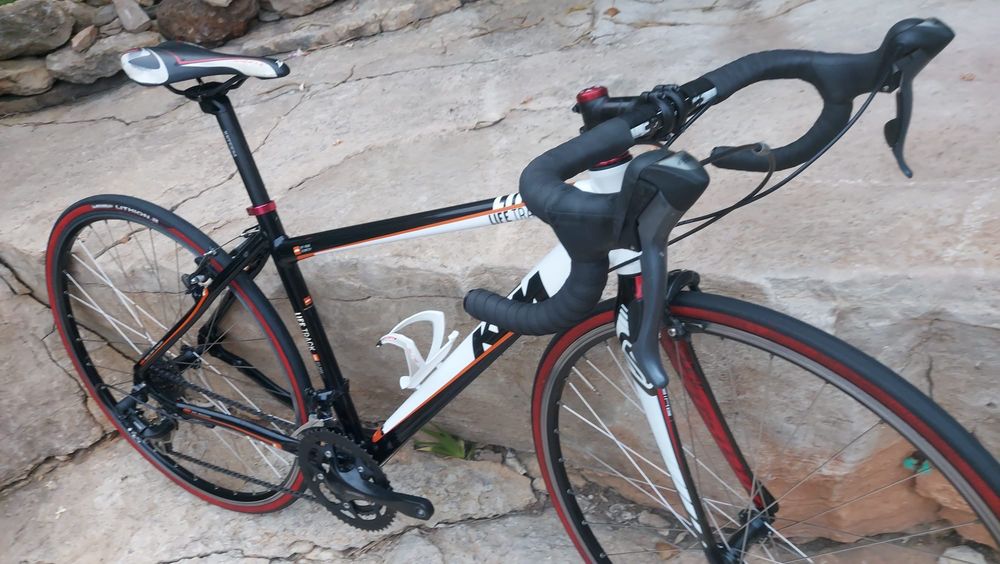 Bicicleta estrada KTM