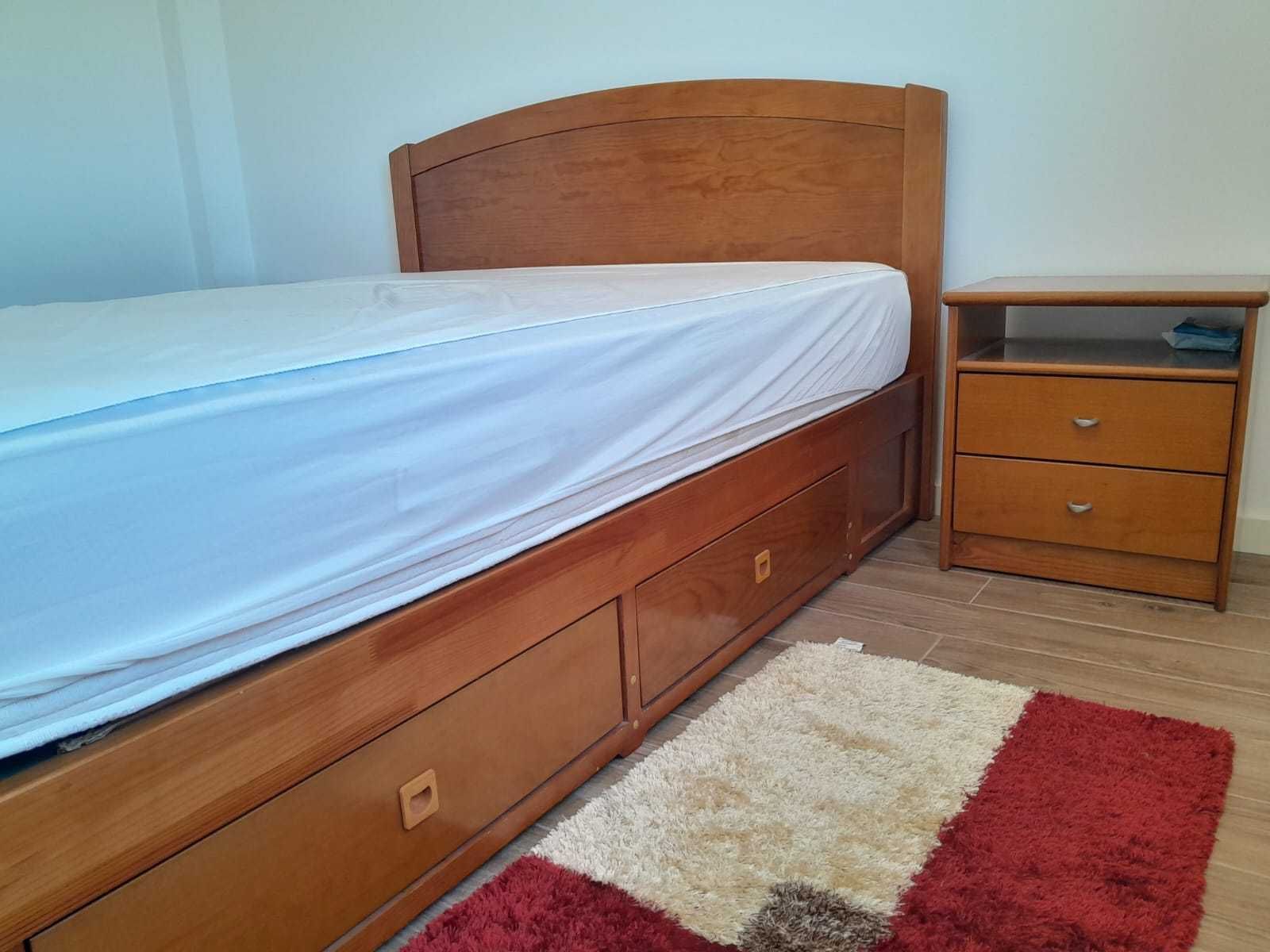 Quarto completo, com cama de casal