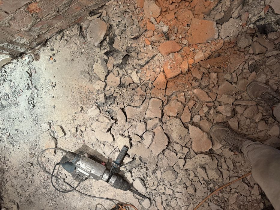 Kucie płytek, wyburzanie ścian – prace rozbiórkowe wewnętrzne