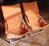 Cadeiras de cor laranja
