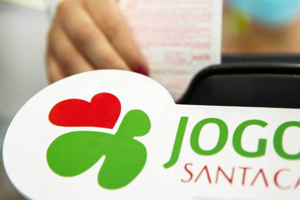Empresa com 2 Papelarias com Jogos Santa Casa. Cedência de Quotas