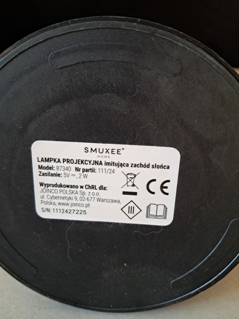 Lampa projekcyjna imitującą zachód słońca