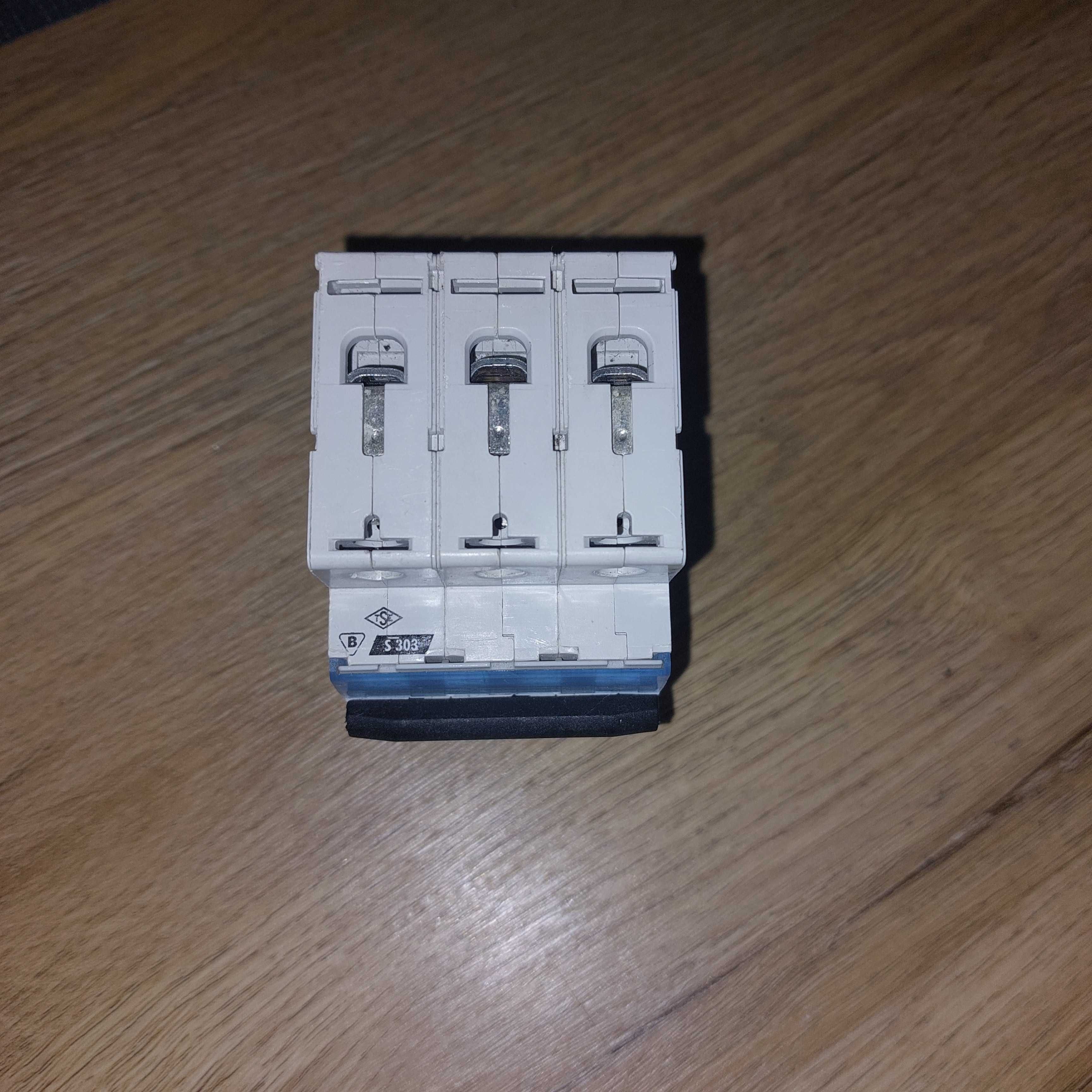 Wyłącznik nadprądowy Legrand S 303 C10A