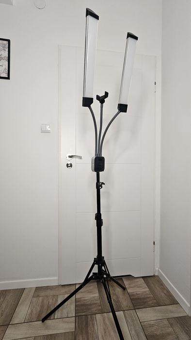 Lampa stojąca czarna