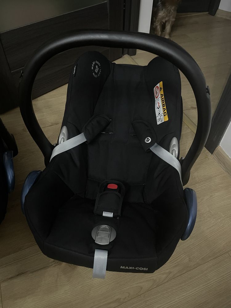 Dwa foteliki Maxi Cosi z bazami isofix