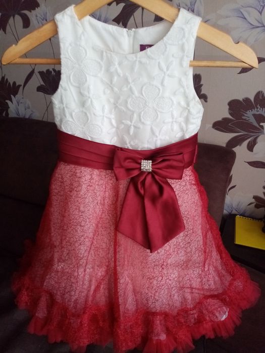 Нарядне плаття для дівчинки