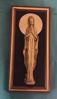 Статуетка Девы Марии на бархате в рамке