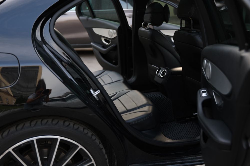 Оренда/прокат авто Mercedes-Benz C300 для особливих подій