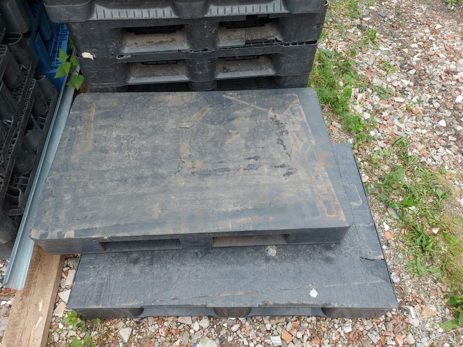 Palety plastikowe duża ilość używane różne wymiary pełne i kratowane