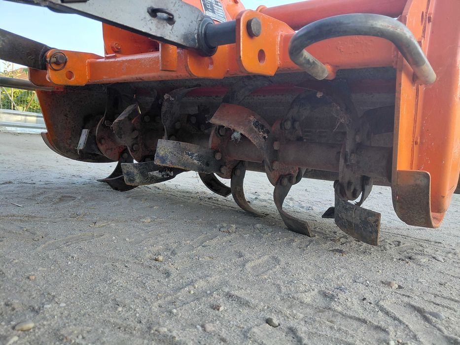 Trator Kubota 4x4 matriculado com frese