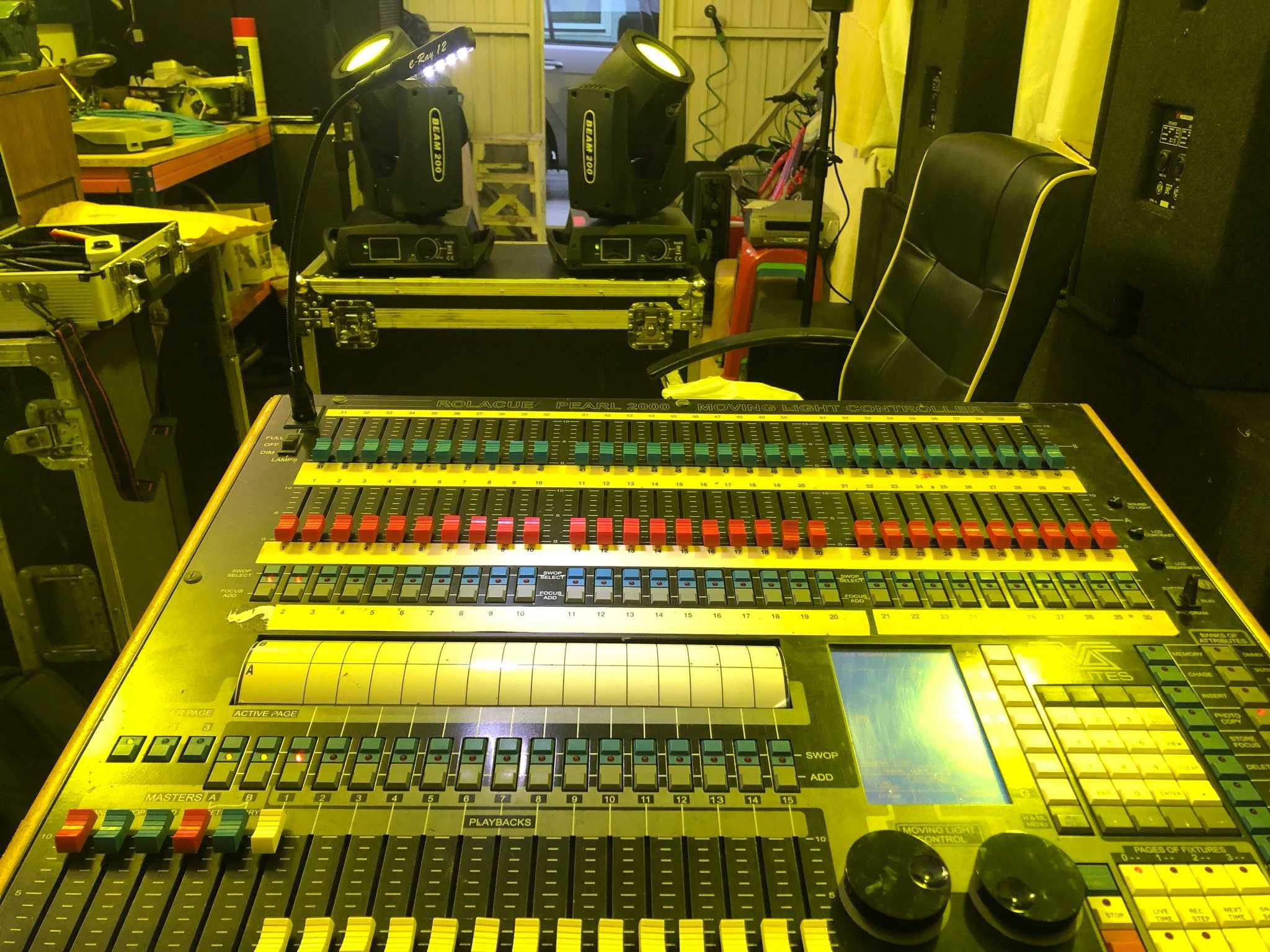 Mesa de luz Avolites Pearl 2000 C/Case