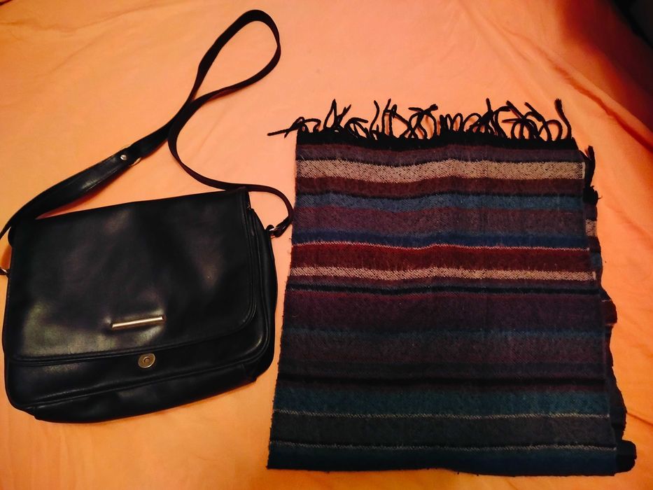 Женские вещи подарю