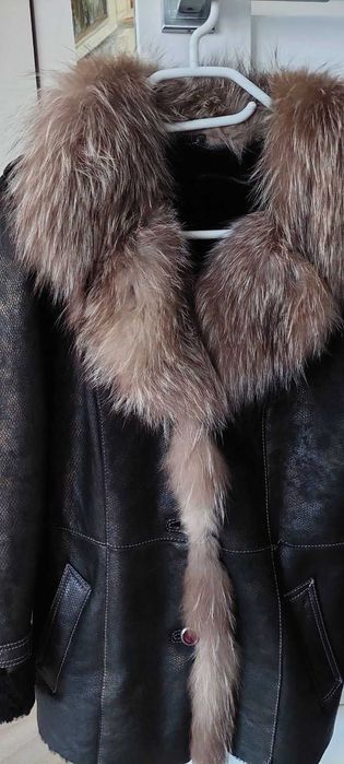 Продам жіночу дублянку натуральне хутро розмір 46. Стан нової речі.