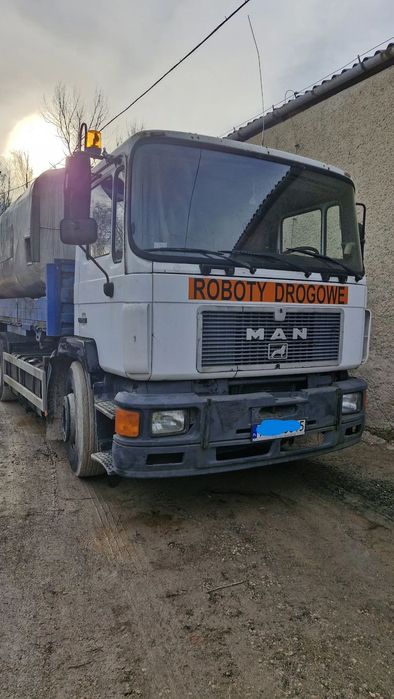MAN SKRAPIARKA  Skrapiarka do asfaltu / emulsji o pojemności 9 900 litrów