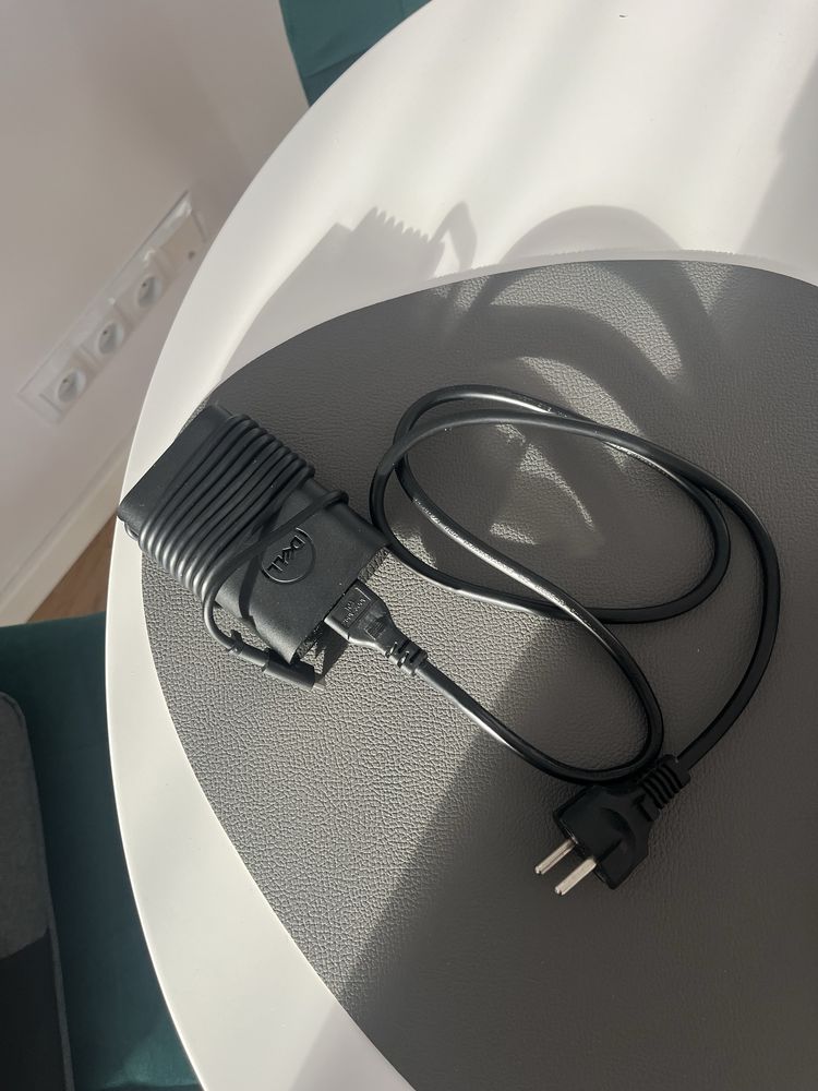 Sprzedaję laptopa Dell Latitude 7390.