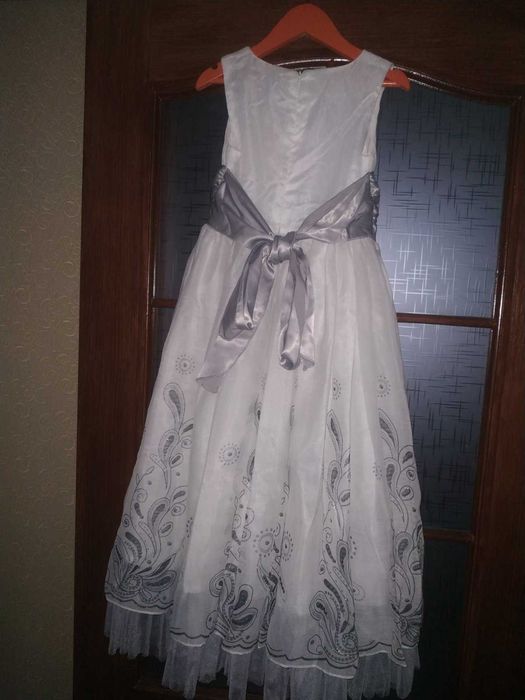 Нарядные платья. На Новый год. 6-9 лет