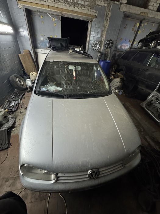 В розборі Гольф 4 Volkswagen Golf 4 1.9 тді 2001 року розборка,шрот